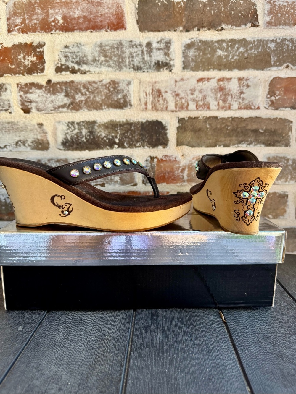 Y2K Cowgirl Jewels Brown Leather Wood Platform Wedge Cross Thong Sandals Sz 8 M